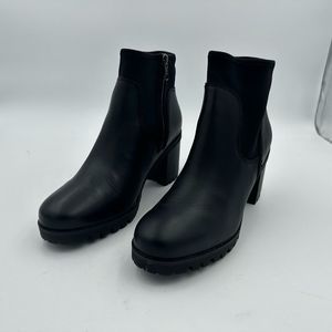 NWOB!! UGG Women's Amathea Fashion Boot, Sz 10, Black Leather
